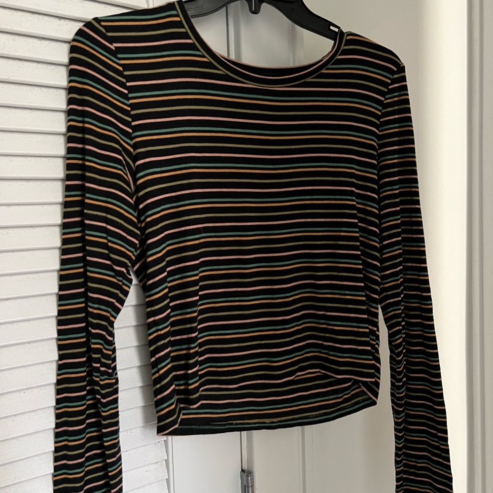 Cropped, long-sleeved top from American Eagle. Size large.